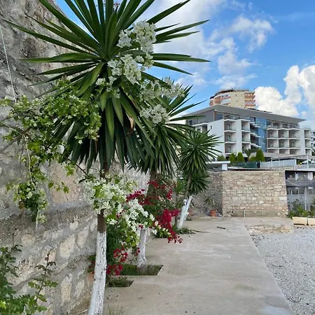 Sunny 2 * Sarandë